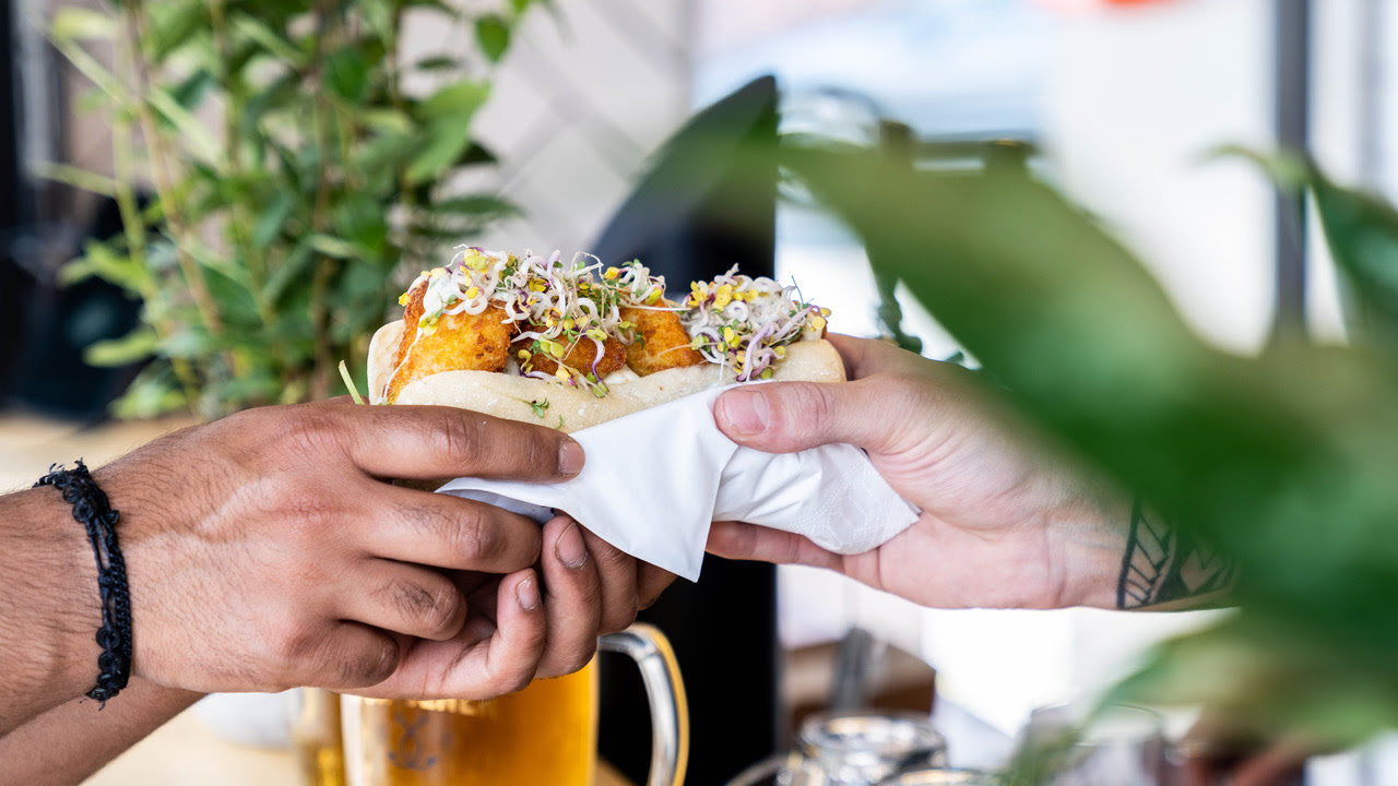 Order some food, grab a drink Galerie Bild 2 Order some food, grab a drink Galerie Bild 2